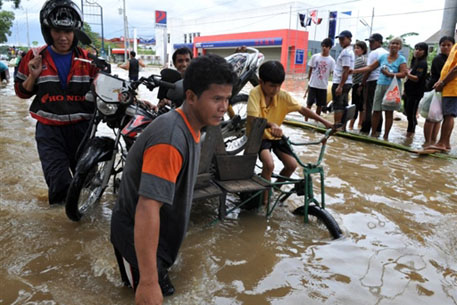 Число жертв тайфуна на Филиппинах увеличилось до 106 человек 