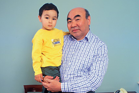 У киргизского фонда отберут подаренное Акаевым здание