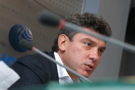 Немцова оштрафовали на 500 рублей за пикет в защиту Лимонова