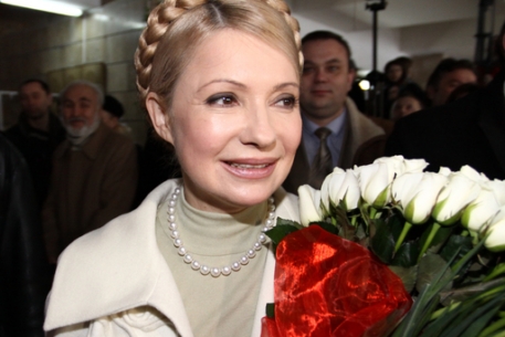 За границей Тимошенко опередила Януковича в два раза