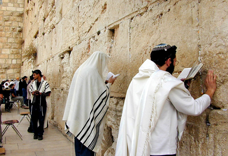 Арабы возмущены "электронным общением" евреев с Богом