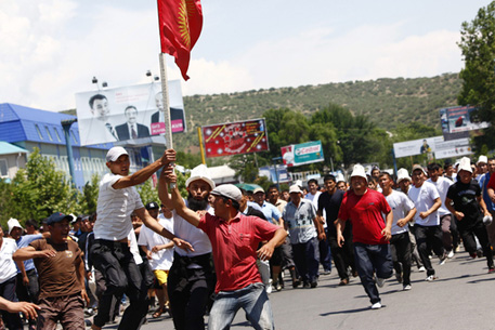 В связи с беспорядками в Киргизии возбудили 758 уголовных дел