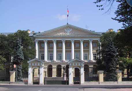 Правительство Петербурга создало музей служебных подарков