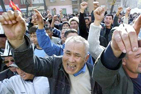 В Бишкеке задержали около 30 оппозиционеров