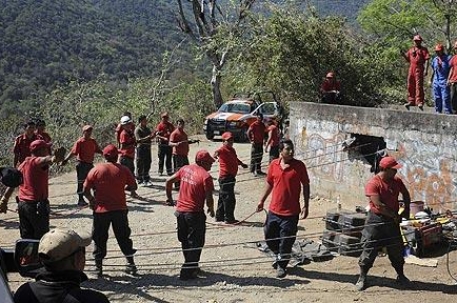 В Мексике со дна заброшенной шахты подняли 55 тел