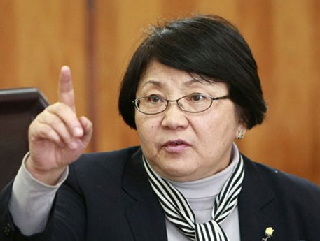 Отунбаева просит ООН спасти Кыргызстан от долгов