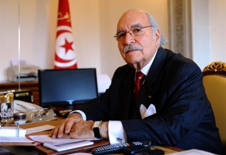 Временный глава Туниса решил остаться у власти до 24 июля