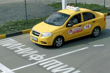 Россияне смогут сдавать экзамен на права на "автомате"