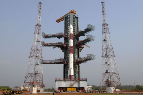 Индия успешно запустила ракету с пятью спутниками