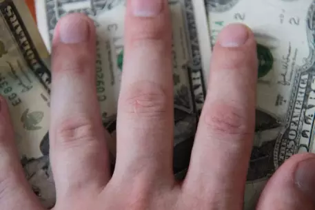 В России узаконили задержку наличных на таможне