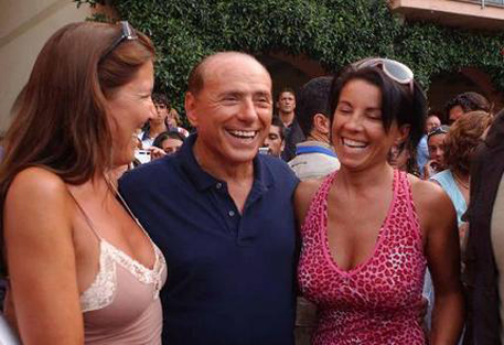 Полиция допросит 30 посещавших Берлускони девушек 