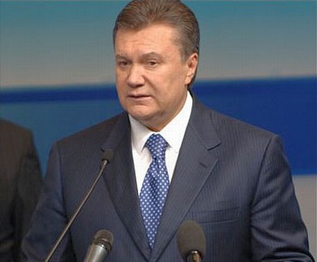 Янукович уволил двоих вице-премьеров