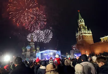 Половина россиян встретит Новый год дома