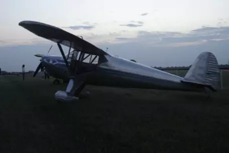 В США самолет приземлился на бегуна