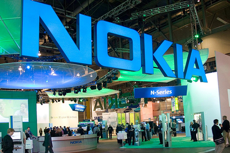 Nokia пообещала разработчикам бесплатные смартфоны E7