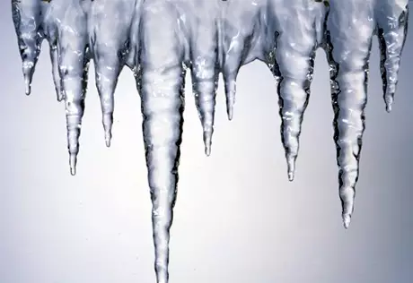 За упавшую сосульку эстонка получила компенсацию в 1,5 миллиона рублей