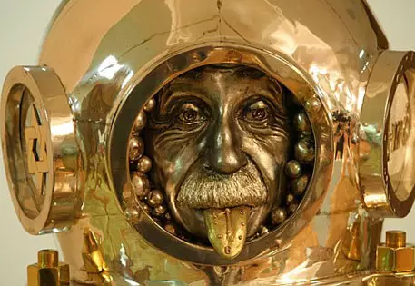 На выставке народных промыслов в Госдуме похитили скатерть и водку