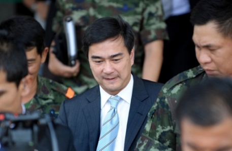 Премьер-министр Таиланда намерен победить "краснорубашечников"