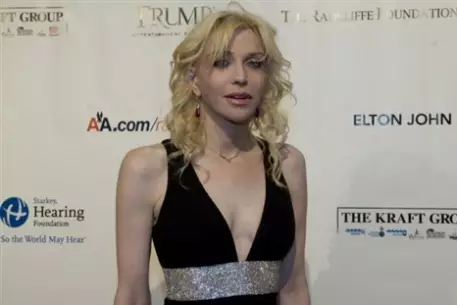 Кортни Лав передумала менять свое сценическое имя