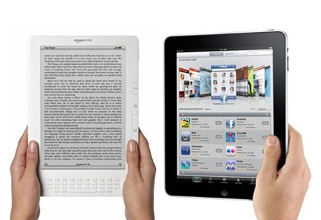 iPad стал главным конкурентом ридера Amazon Kindle