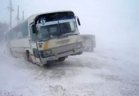 В Караганде спасли замерзающих на трассе 65 граждан Узбекистана