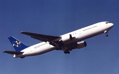 Boeing вынужденно сел в аэропорту из-за треснувшего в кабине пилотов стекла