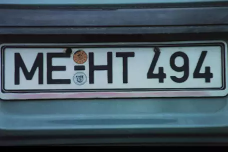 Глава ГИБДД РФ призвал узаконить продажу "блатных" номеров