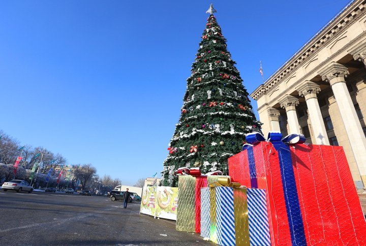 Новогодняя елка на старой площади. ©Ярослав Радловский