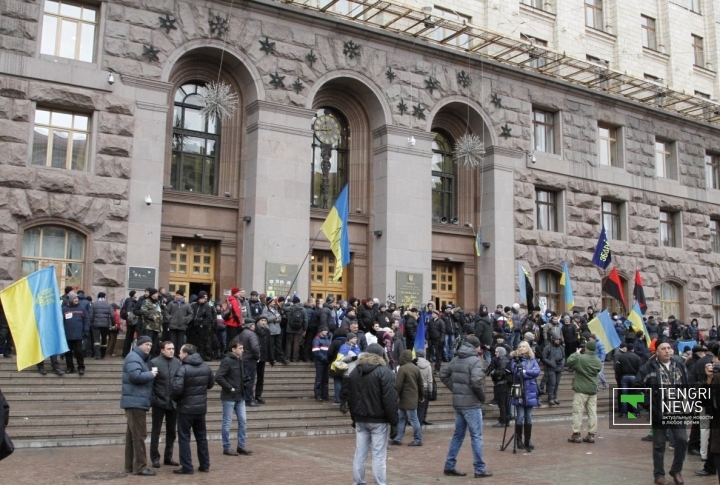 Оккупированное митингующими здание городской администрации.
©Владимир Прокопенко