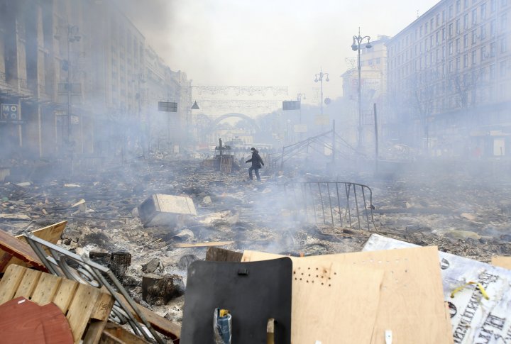 На месте столкновений милиции с протестующими. ©REUTERS