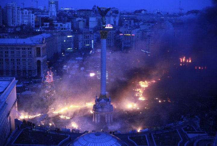 Майдан ночью. ©REUTERS