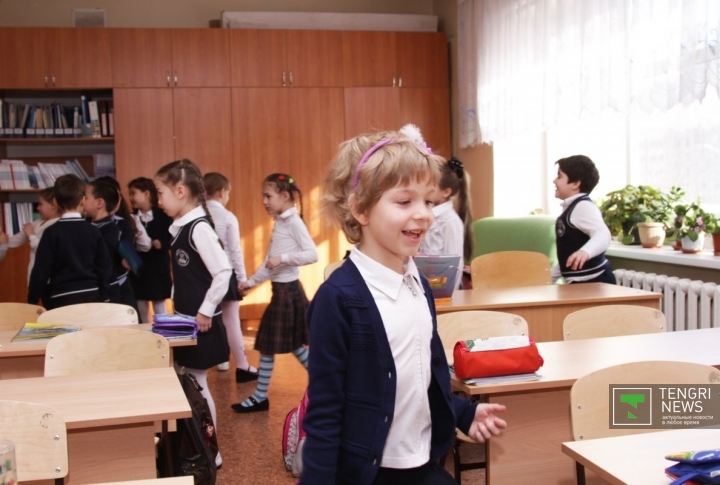 Анжела Козлова, ученица 1 класса гимназии №3.

"Надо подарки очень хорошие дарить, отпуск куда-то в жаркие страны". 