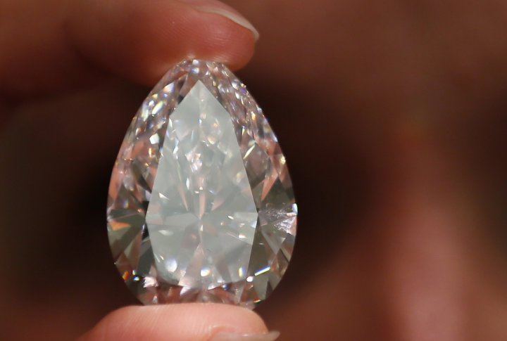 Алмаз выставлен на продажу  в аукционный дом Christie's в Лондоне 29 апреля 2014 года. ©REUTERS