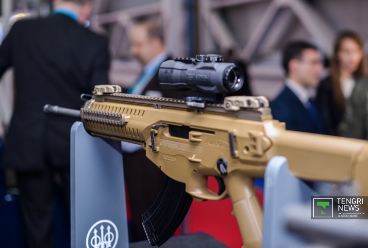 Штурмовые винтовки, произведенные компанией "Beretta", Италия. Министерство обороны уже пользуется таким оружием. Также в Казахстане  применяют снайперские винтовки этой фирмы.