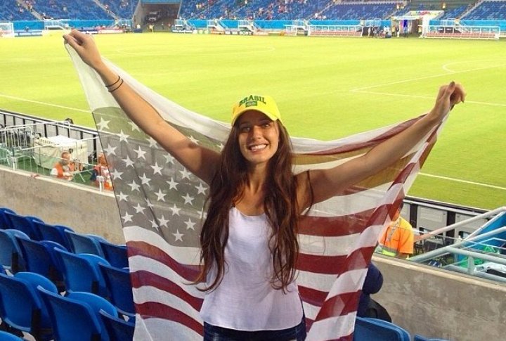 Американская болельщица до начала матча. Фото instagram.com/carinaotero©