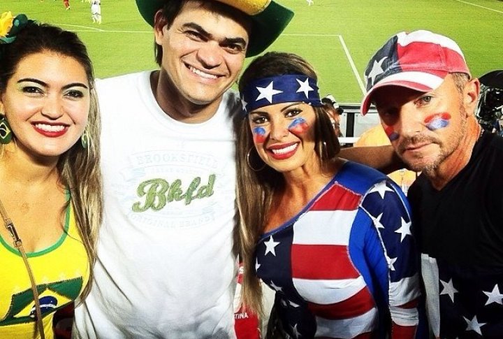На ЧМ-2014 в Бразилию приехали миллионы фанатов. Объединяет их футбол. Фото instagram.com/adrianapaschoalin©