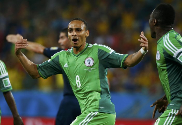 Нигериец Питер Одемвинги забил гол в ворота Боснии. ©REUTERS