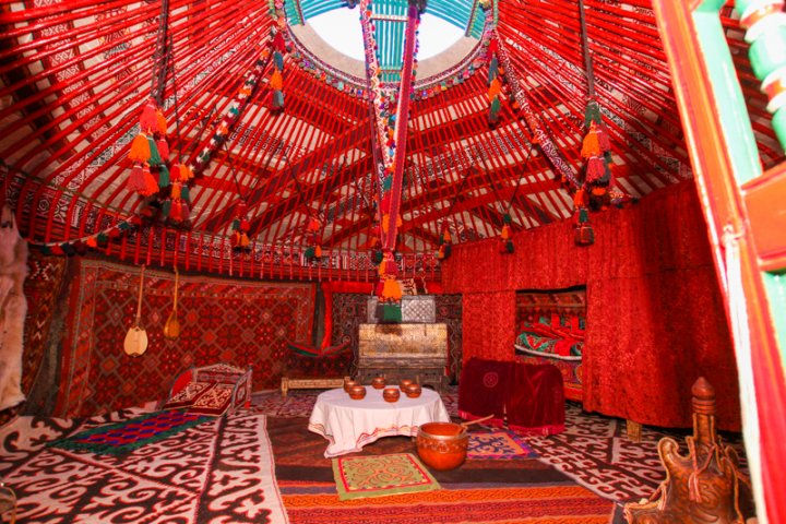 Зал этнографии посвящен традиционной культуре казахов и занимает особое место в выставочном пространстве. 