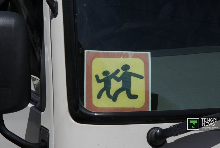 Автобусы увозят детей в аэропорт, чтобы они могли вернуться в родные города. ©Дмитрий Хегай
