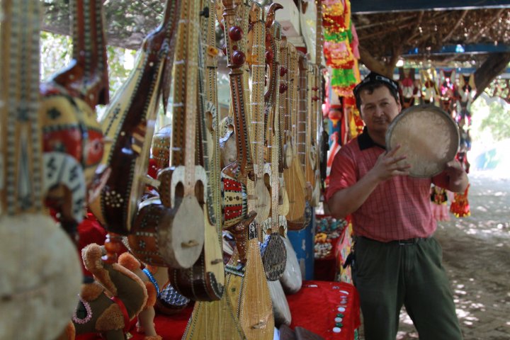 Местные жители очень музыкальны. Они сами изготавливают музыкальные инструменты и с удовольствием на них играют для туристов.
©Владимир Прокопенко