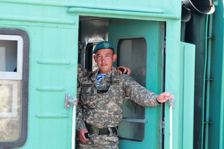 В подобных антитеррористических учениях с вывозом войск по железной дороге за границу Казахстан принимает участие впервые.
©Владимир Прокопенко