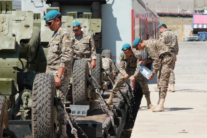 На предстоящих учениях будут также отрабатываться различные военные сценарии: освобождение населенного пункта от террористов, захваты, блокировки и другие элементы тактического плана.
©Владимир Прокопенко