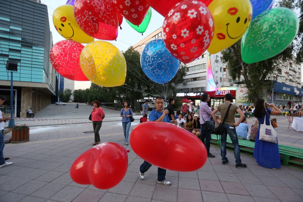 Выставка современного искусства ArtbatFest-2014. ©Ярослав Радловский