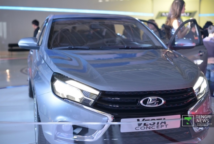 Российский автопром представлен на выставке новинкой LADA Vesta, которая выйдет в официальную продажу в 2015 году.