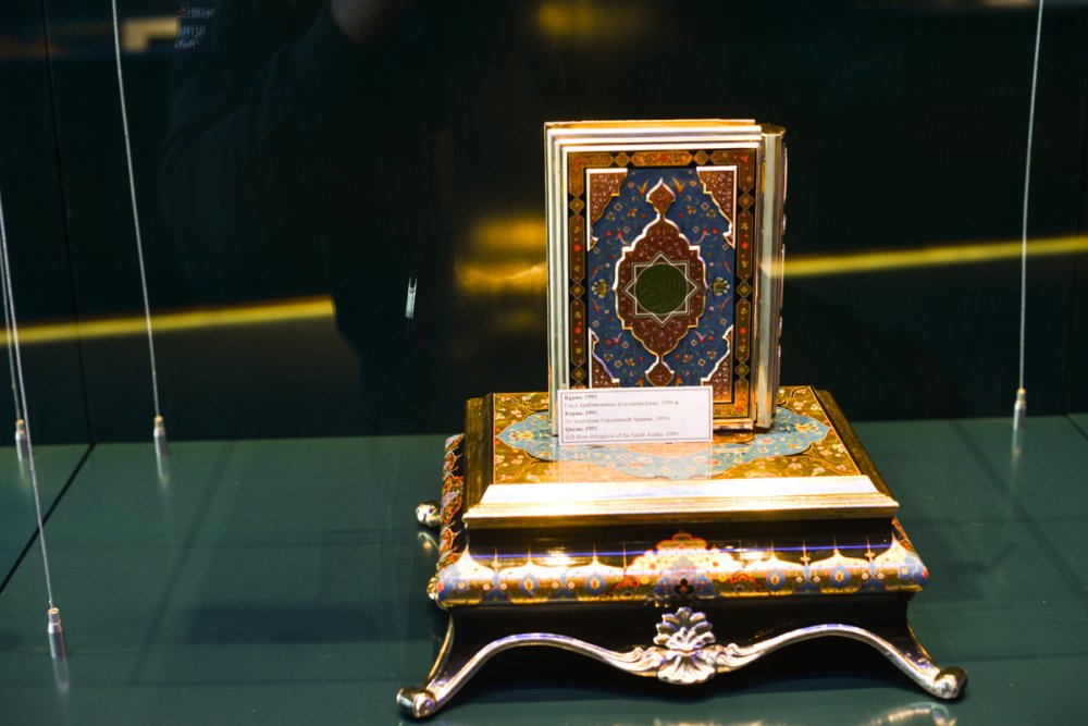 Коран от делегации Саудовской Аравии. Фото Турар Казангапов ©