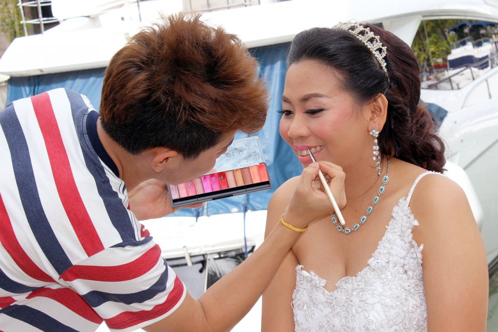 Счастливая тайская невеста.