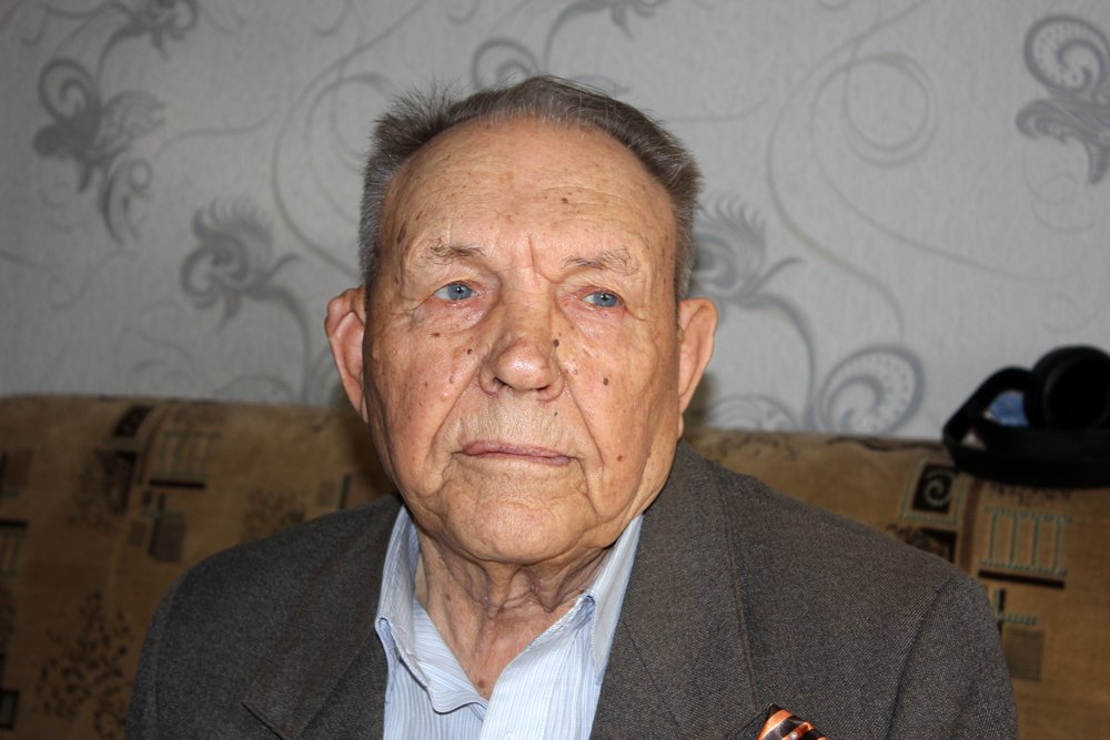 Федору Курданову было 15 лет, когда началась война. В 1942 году он попал в учебные лагеря, где формировались войска. Он рассказывает, что служба его была "тихой", и это несмотря на то, что он был сапером. "Ну взорвал, разминировал. Вот и все", - рассказывает ветеран. © tengrinews.kz