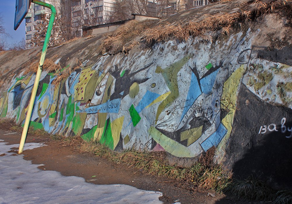 Граффити на баскетбольной площадке на Весновке. Фото © Николай Колесников