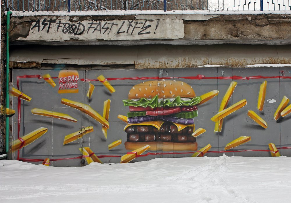 Также на Весновке граффити, призывающее отказаться от быстрой еды. Фото © Николай Колесников