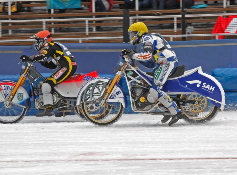 Тогда же в Скандинавии проводились первые соревнования по гонкам на льду.